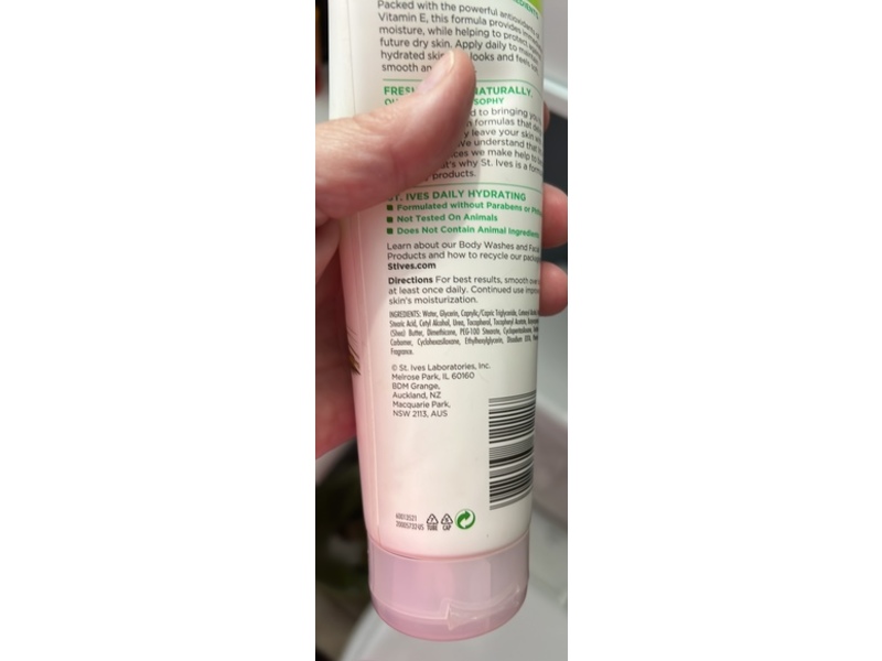 St. Ives Daily Hydrating Body Lotion, Vitamin E, 9 fl oz/266 mL