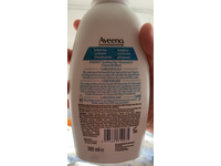 Aveeno Scalp Soothing Haircare Shampoo, Rosewater & Chamomile Blend 10.1 fl oz/300 mL - Image 4