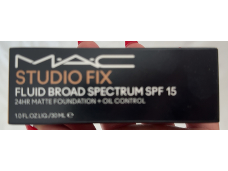 M.A.C Cosmetics Studio Fix Fluid 24 Hr Matte Foundation + Oil Control, NW15, SPF15, 1.0 fl oz/30 mL