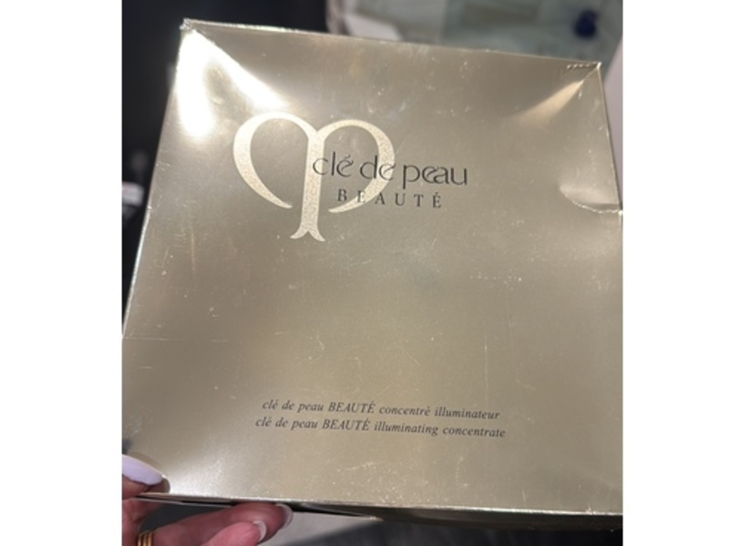 Cle De Peau Beaute Illuminating Concentrate Sets