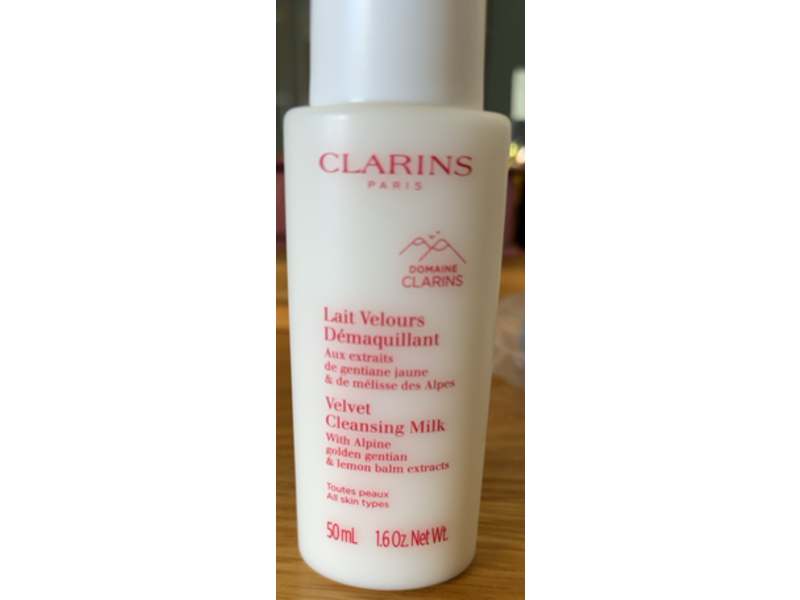 Clarins Velvet Cleansing Milk, Alpine Golden Gentian & Lemon Balm Extracts , 1.6 oz/50 mL