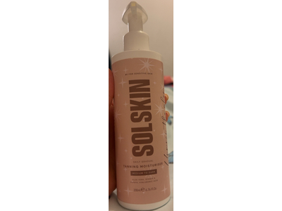 Solskin Daily Gradual Tanning Moisturiser, Medium To Dark, 6.76 fl oz/200 mL
