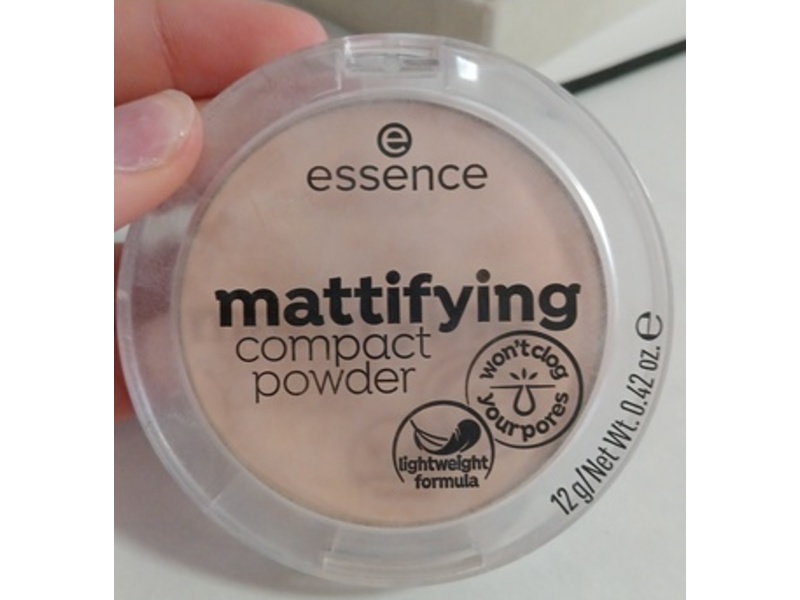 Essence Mattifying Compact Powder, 10 Light Beige, 0.42 oz/12 g