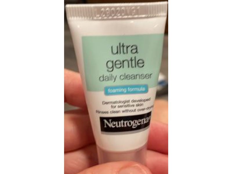 Neutrogena Ultra Gentle Daily Cleanser, Foaming Formula, 0.5 fl oz/14 mL
