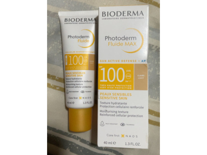 Bioderma Photoderm Fluid Max Moisturizing Texture Reinforced Cellular Protection, Claire Light, 1.3 fl oz/40 mL