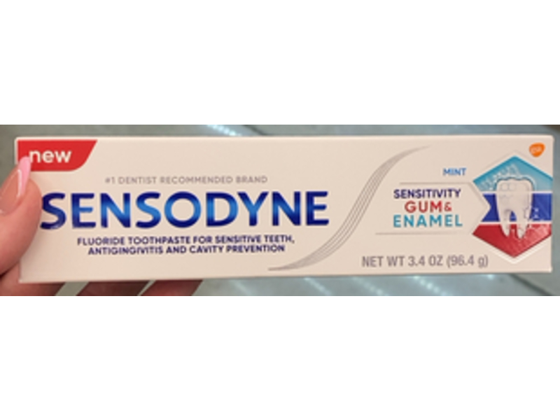Sensodyne Sensitivity Gum & Enamel Fluoride Toothpaste, Mint, 3.4 oz/96.4 g