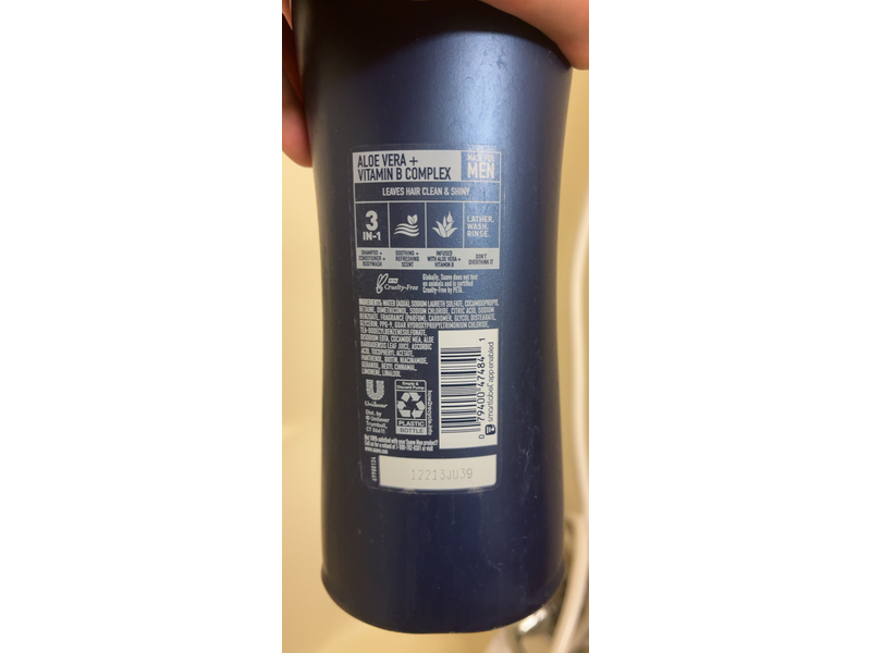 Suave Men 3 In 1 Soothing Shampoo + Conditioner & Body Wash, Aloe Vera & Bergamot Scent, 28 fl oz/828 mL