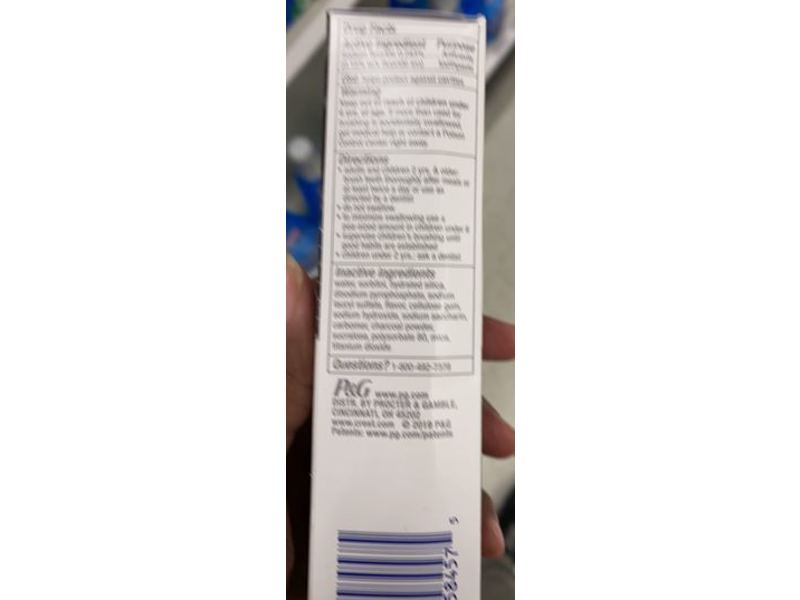 Crest 3D White Fluoride Charcoal Toothpaste, Whitening Therapy, Invigorating Mint, 2.8 oz/79 g