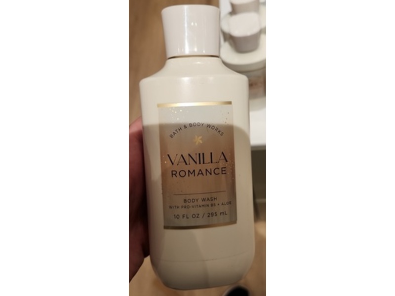 Bath & Body Works Vanilla Romance Body Wash, Pro-Vitamin B5 + Aloe, 10 fl oz/295 mL