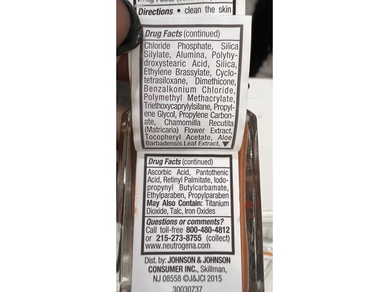 Neutrogena Skin Clearing Foundation, 135 Chestnut, 1 fl oz/30 mL