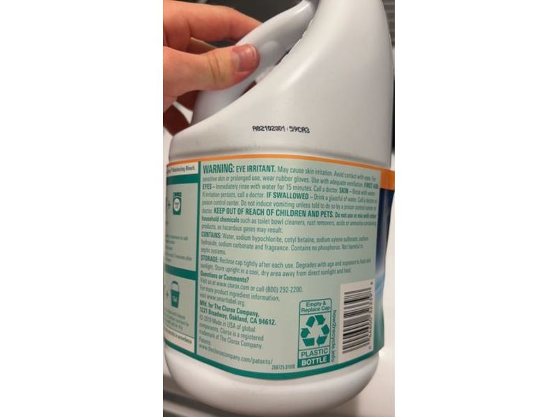 Clorox Liquid Bleach, Clean Linen, Scented Splash-Less, 77 fl oz/2.28 L
