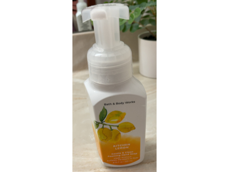 Bath & Body Works Gentle & Clean Foaming Hand Soap, Kitchen Lemon, 8.75 oz/259 mL