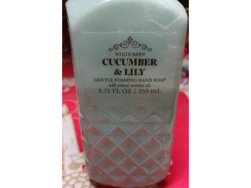 White Barn Gentle Foaming Hand Soap, Cucumber & Lily, 8.75 fl oz/259 mL