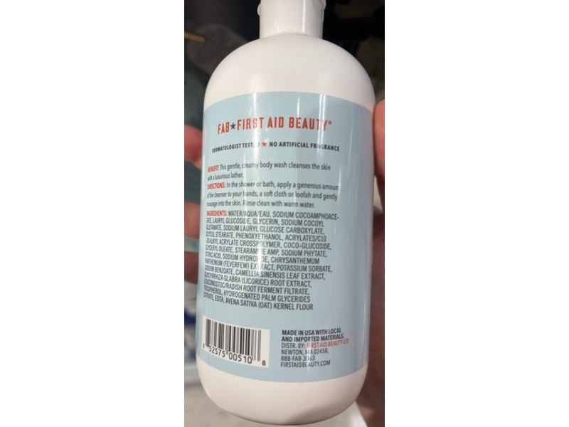 First Aid Beauty Ultra Gentle Body Wash, Glycerin, 16 fl oz/473 mL