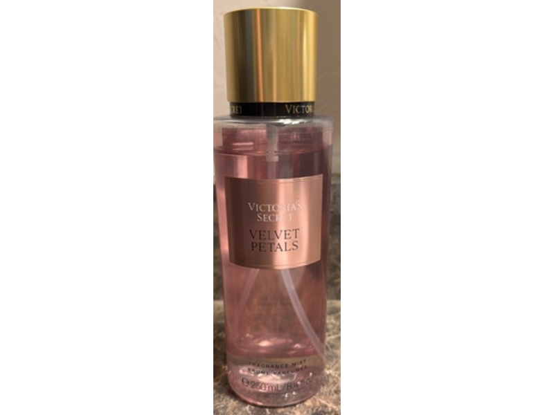 Victoria's Secret Fragrance Mist, Velvet Petals, 8.4 fl oz/250 mL.