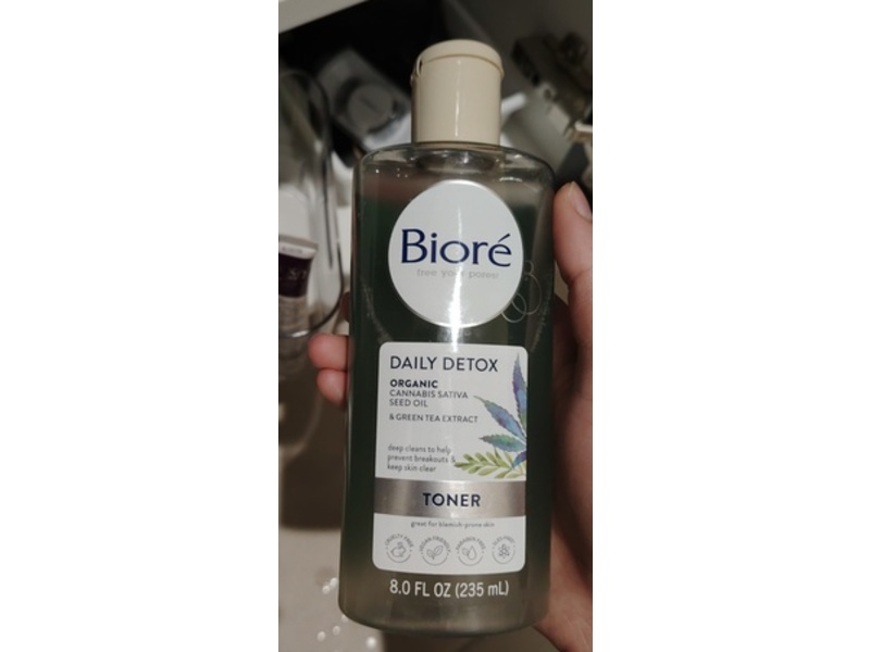 Biore Daily Detox Dee[ Clean Toner, Cannabis Sative Seed Oil & Green Tea Extract, 8 fl oz.235 mL