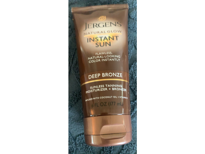 Jergens Natural Glow Instant Sunless Tanning Moisturizer + Bronzer, Deep Bronzer, Coconut Oil + Vitamin E, 6 fl oz/177 mL