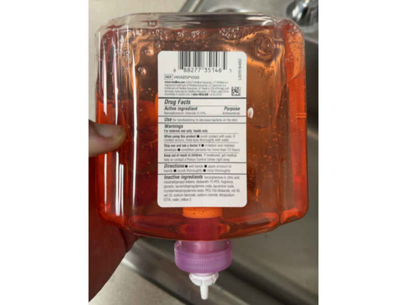 Medline Spectrum Clinical Antibacterial Liquid Hand Soap, 33.8 fl oz/1 L