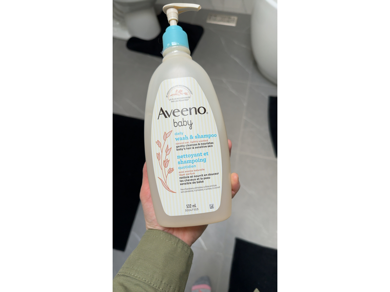 Aveeno Baby Daily Moisture Wash & Shampoo, Natural Oat Extract, 8 fl oz (236 mL)