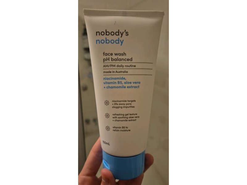 Nobody's Nobody Face Wash, Niacinamide + Vitamin B5 + Aloe Vera & Chamomile Extract, 150 mL