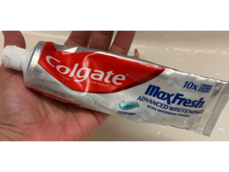Colgate Max Fresh Advanced Whitening Toothpaste, Clean Mint, 6.3 oz/178 g