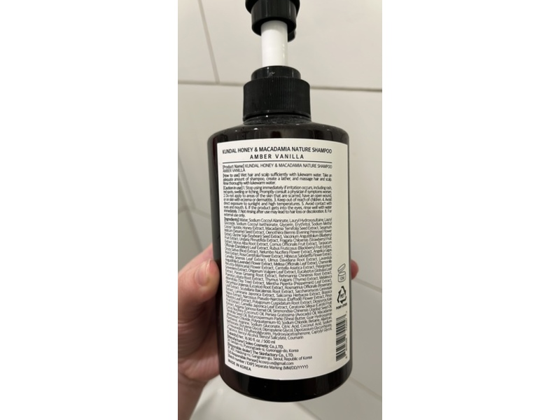 Kundal Refreshing Honey & Macadamia Shampoo, Amber Vanilla, 16.9 fl oz/500 mL