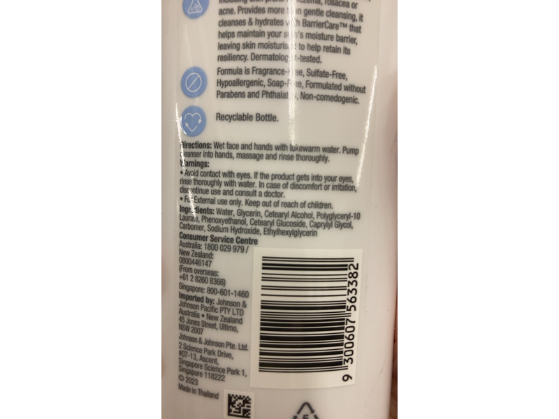 Neutrogena Ultra Extra Gentle Creamy Cleanser, 200 mL