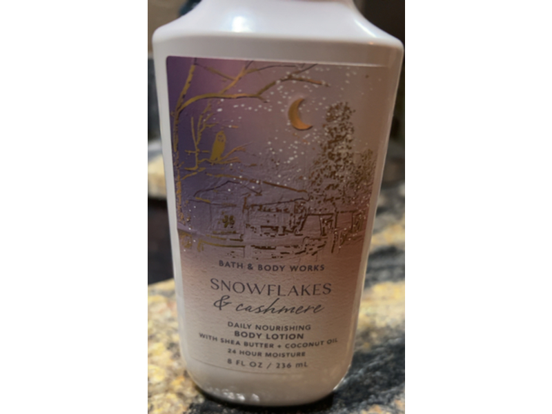 Bath & Body Works Daily Nourishing Body Lotion, Snowflakes & Cashmere, 8 oz/236 mL