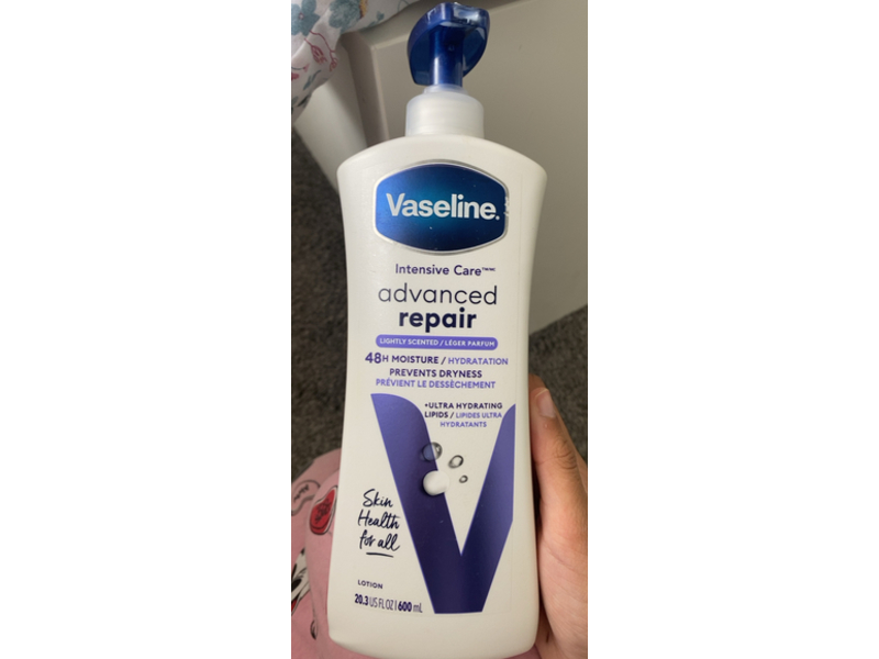 Vaseline Intensive Crae Advanced Repair Lightly Scented Body Lotion, 20.3 fl oz/600 mL