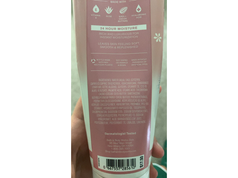 Bath & Body Works Strawberry Snowflakes Body Cream, Shea Butter + Hyaluronic Acid, 8 oz/226 g