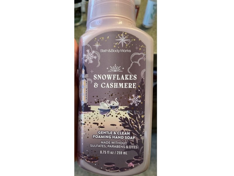 Bath & Body Works Gentle & Clean Foaming Hand Soap, Snowflakes & Cashmere, 8.75 fl oz/259 mL