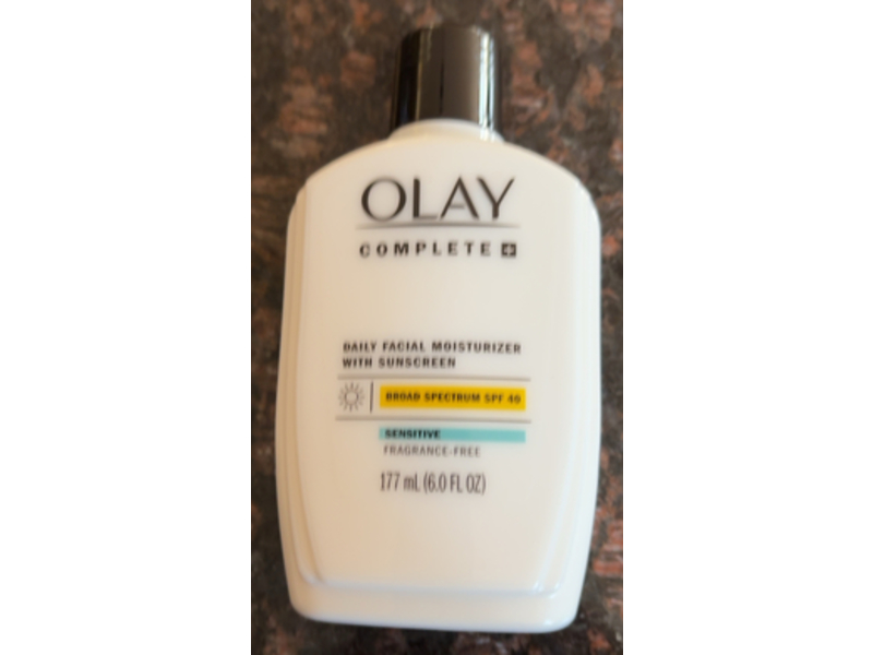 Olay Complete+ Daily Facial Moisturizer + Sunscreen, SPF 40, 6.0 fl oz/177 mL