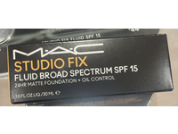 M.A.C Studio Fix Fluid Matte Foundation + Oil Control, SPF 15, NC 25, 1.0 fl oz/30 mL - Image 3