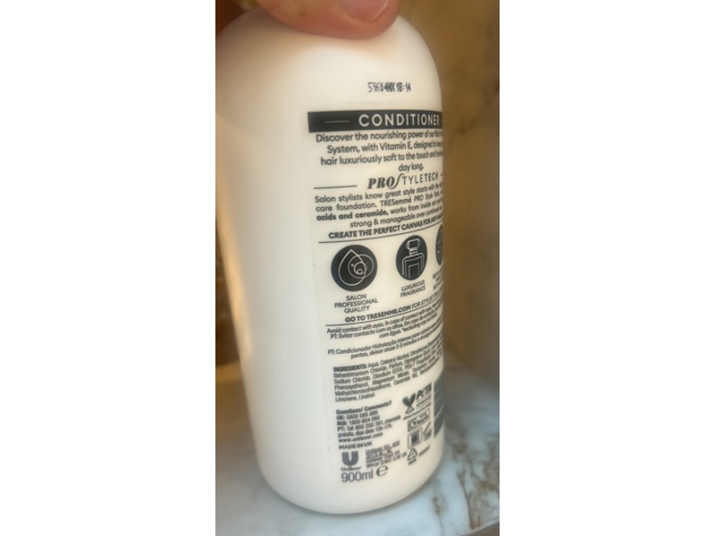 Tresemme Rich Moisture Conditioner, Vitamin E, 900 mL