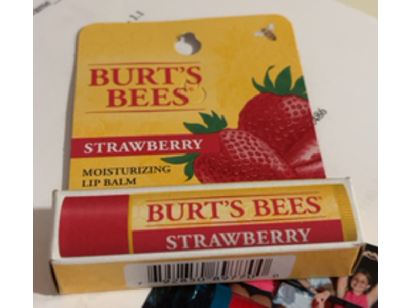 Burt's Bees Moisturizing Lip Balm, Strawberry, 0.15 oz/4.25g