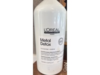 L'Oreal Paris Metal Detox Professional Shampoo, Glicoamine + Ionene, 50.7 fl oz/1500 mL - thumbnail 2