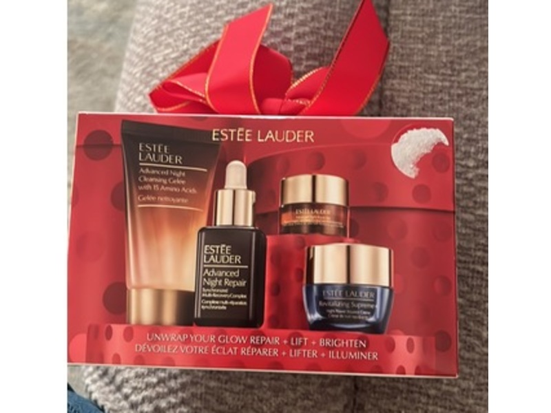 Estée Lauder Holiday Unwrap Your Glow Anti-Wrinkle Gift Set