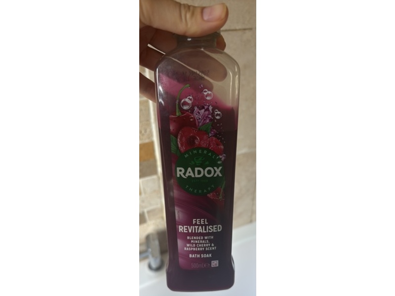 Radox Feel Revitalised Bath Soak, Wild Cherry & Raspberry Scent, 500 mL