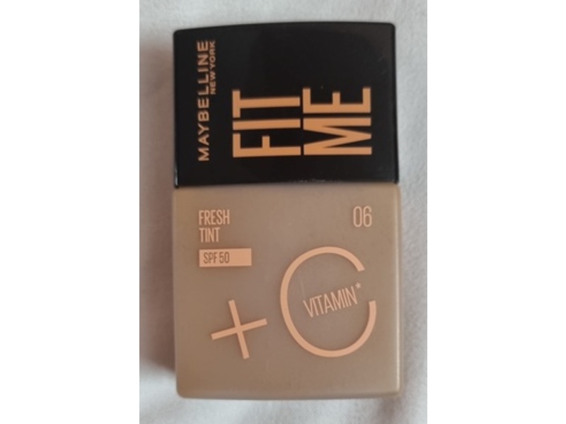 Maybelline New York Fit Me Fresh Tint Foundation, SPF 50, + Vitamin C 06, 30 mL