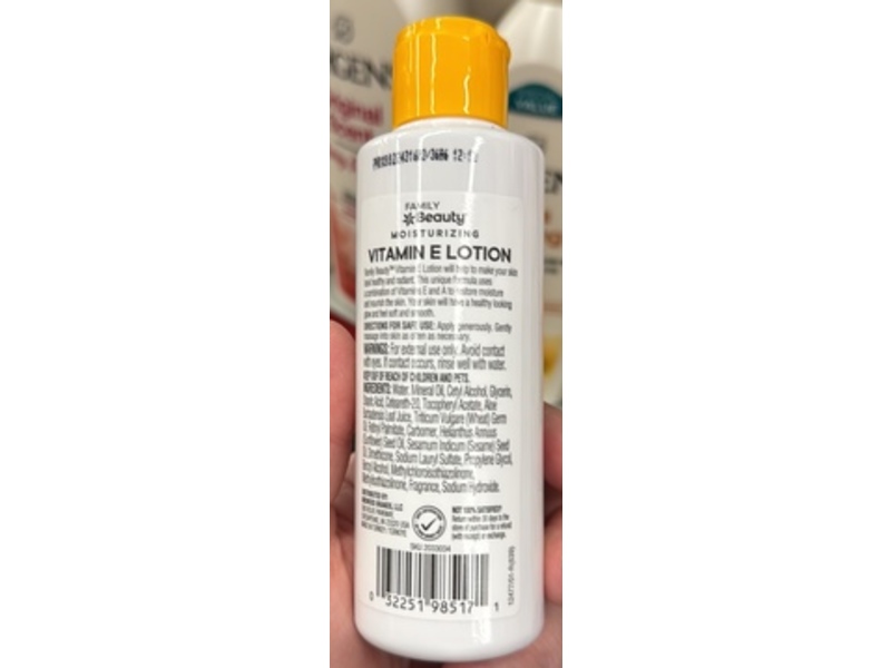 Family Beauty Moisturizing lotion, Vitamin E, 4 fl oz/118 mL