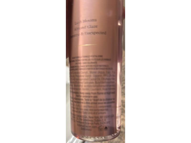 Victoria's Secret Fragrance Mist, Velvet Petals, 8.4 fl oz/250 mL.