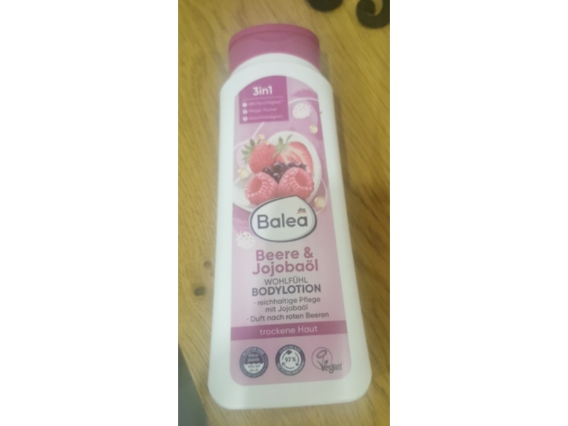 dm Balea 3 In 1 Feel Good Body Lotion, Berry & Jojoba Oil, 400 mL