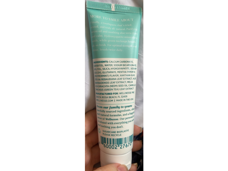 Wellnesse Whitening Toothpaste, Fresh Mint, 4 oz/113 g