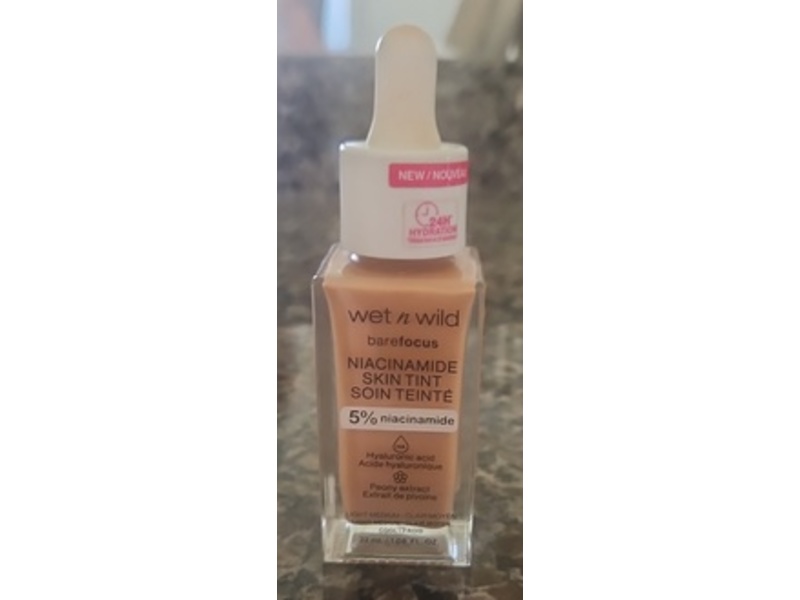 Wet n Wild Barefocus Skin Tint, 5% Niacinamide, Light Medium, Clair Moyen, Cool, 1.08 fl oz/32 mL