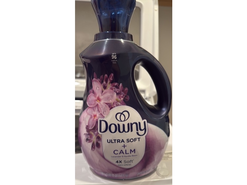 Downy Ultra Soft + Calm Fabric Softener, 96 Loads, Lavender & Vanilla Bean, 64 fl oz/1.92 L