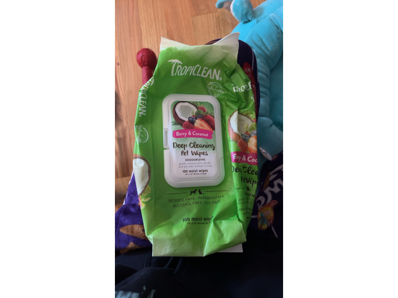 TropiClean Deep Cleaning Pet Wipes, Berry & Coconut, 100 Moist Wipes