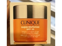 Clinique Superdefense Fatigue + 1st Signs Of Age Multi-Correcting Cream, SPF 25, 50 mL - Image 3
