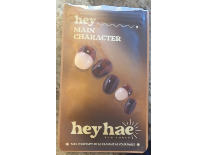 Heyhae Semi Solar-Cured Gel Nail Strips, Main Character, 28 Count