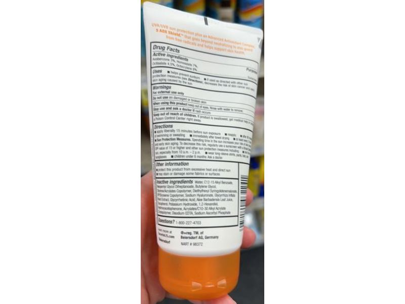 Eucerin Advanced Hydration Lightweight Sunscreen Lotion, Hyaluronic Acid & Humectants, SPF 30, 5 fl oz/150 mL