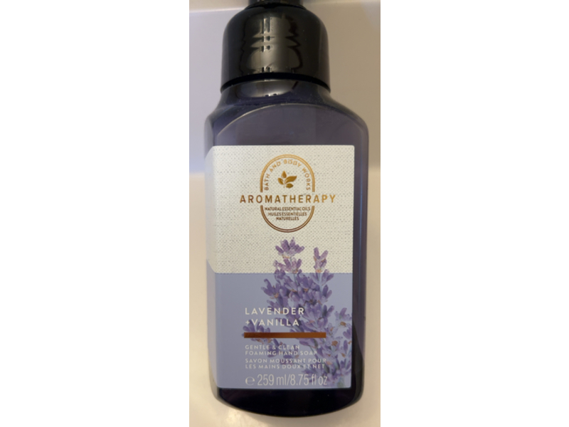 Bath And Body Works Aromatherapy Gentle & Clean Foaming Hand Soap, Lavender + Vanilla, 8.75 fl oz/259 mL